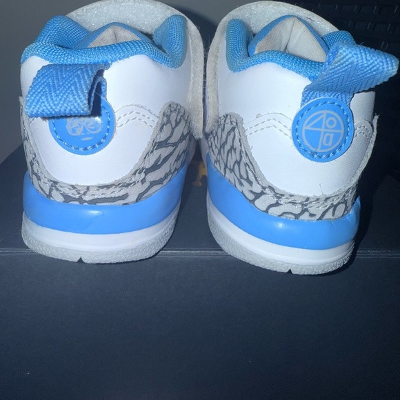 Jordan Spizike Low in White/University Blue/Gray, Size 10C - Picture 3 of 6